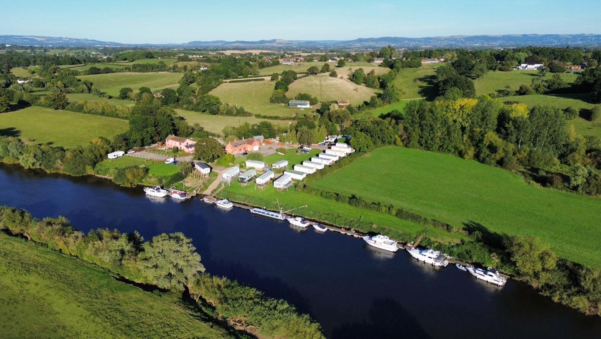 Severnside Boat And Caravan Park Gloucestershire - Caravan 1 Deerhurst エクステリア 写真