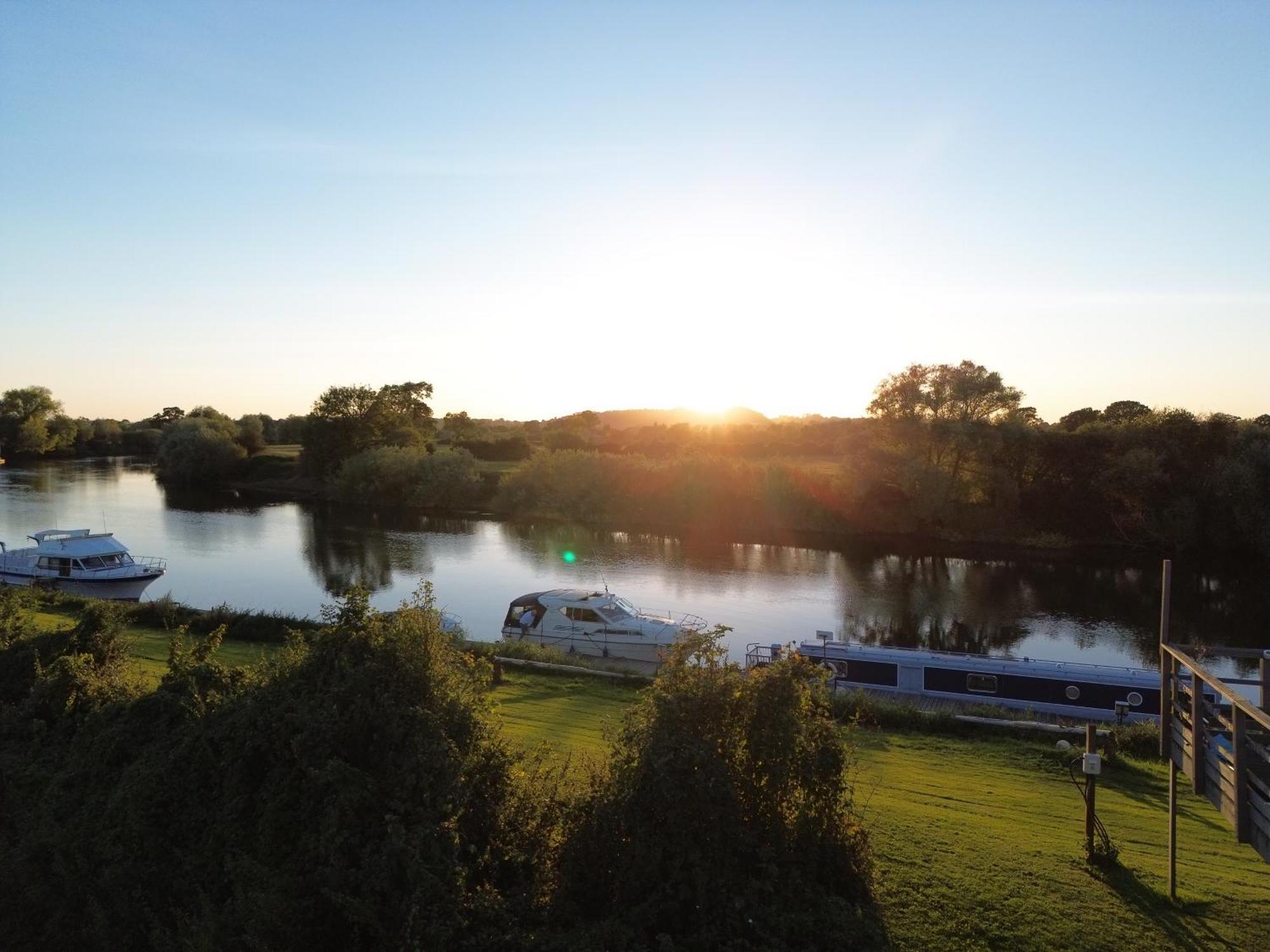 Severnside Boat And Caravan Park Gloucestershire - Caravan 1 Deerhurst エクステリア 写真